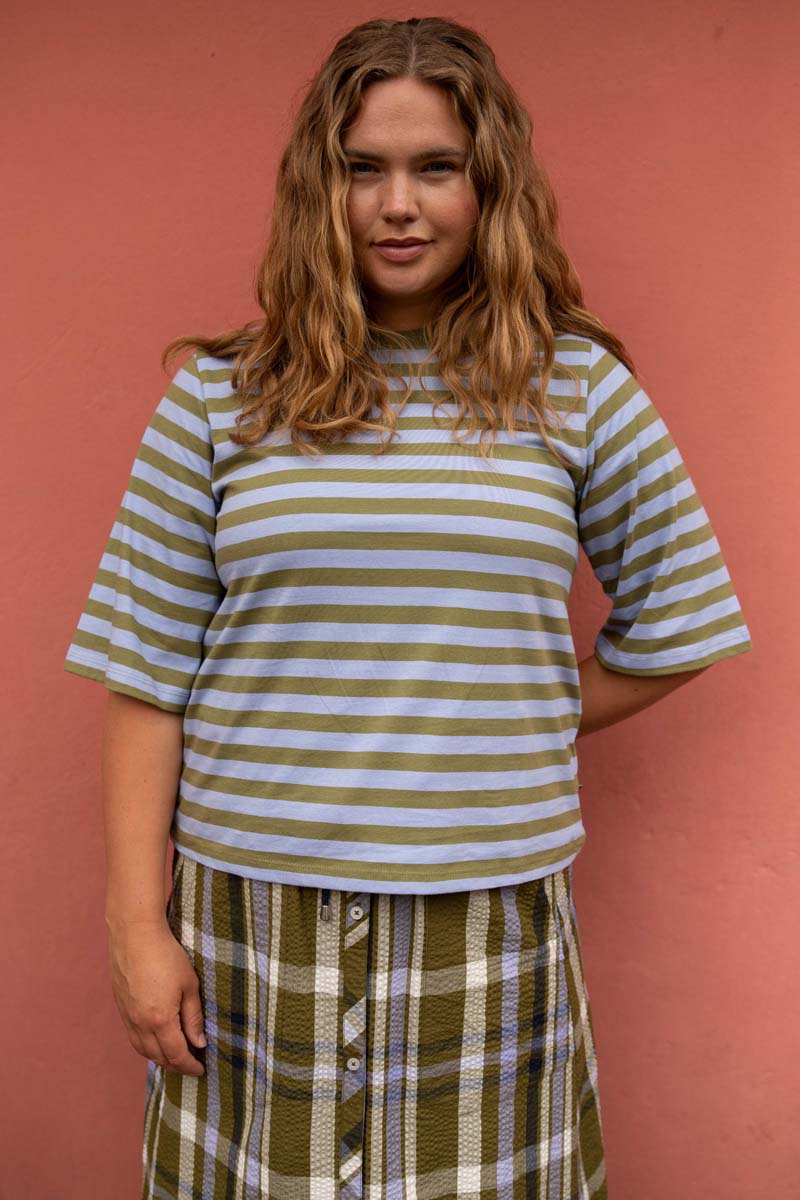 Danebasic Glad Tee Oliv/Lila