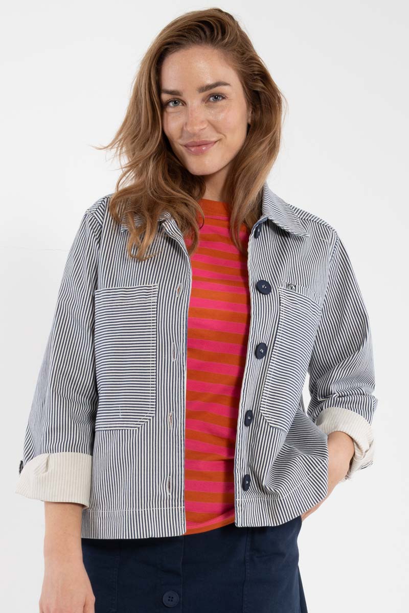 Flot canvasjakke med blå og hvide striber til kvinder