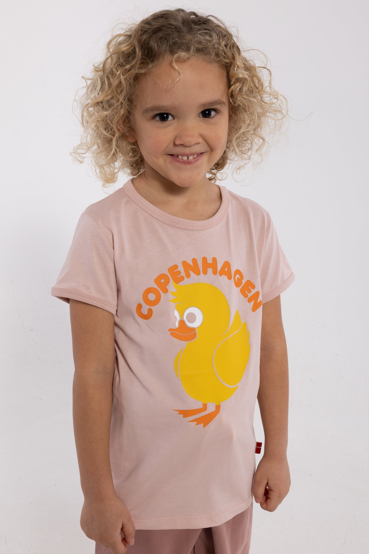 Sød lysrosa t-shirt i bomuld til børn med print af and