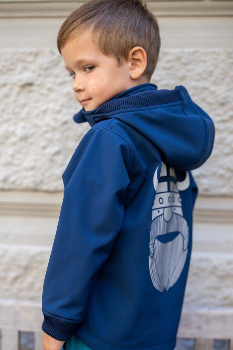 Lille dreng med softshell jakke på i navy