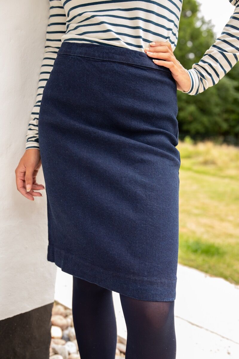 Denim pencil skirt with tights best sale