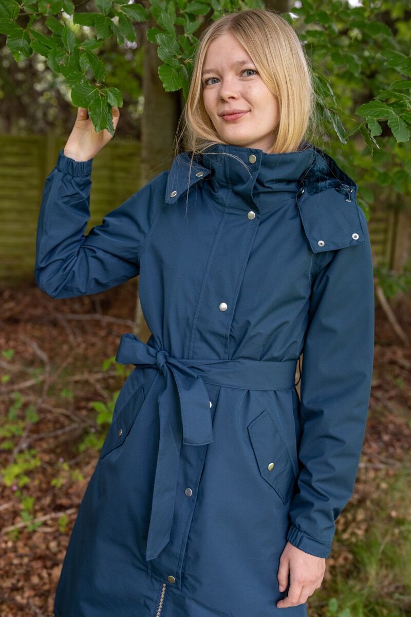 Regnfrakke til dame. Vinter regn frakke med foer.