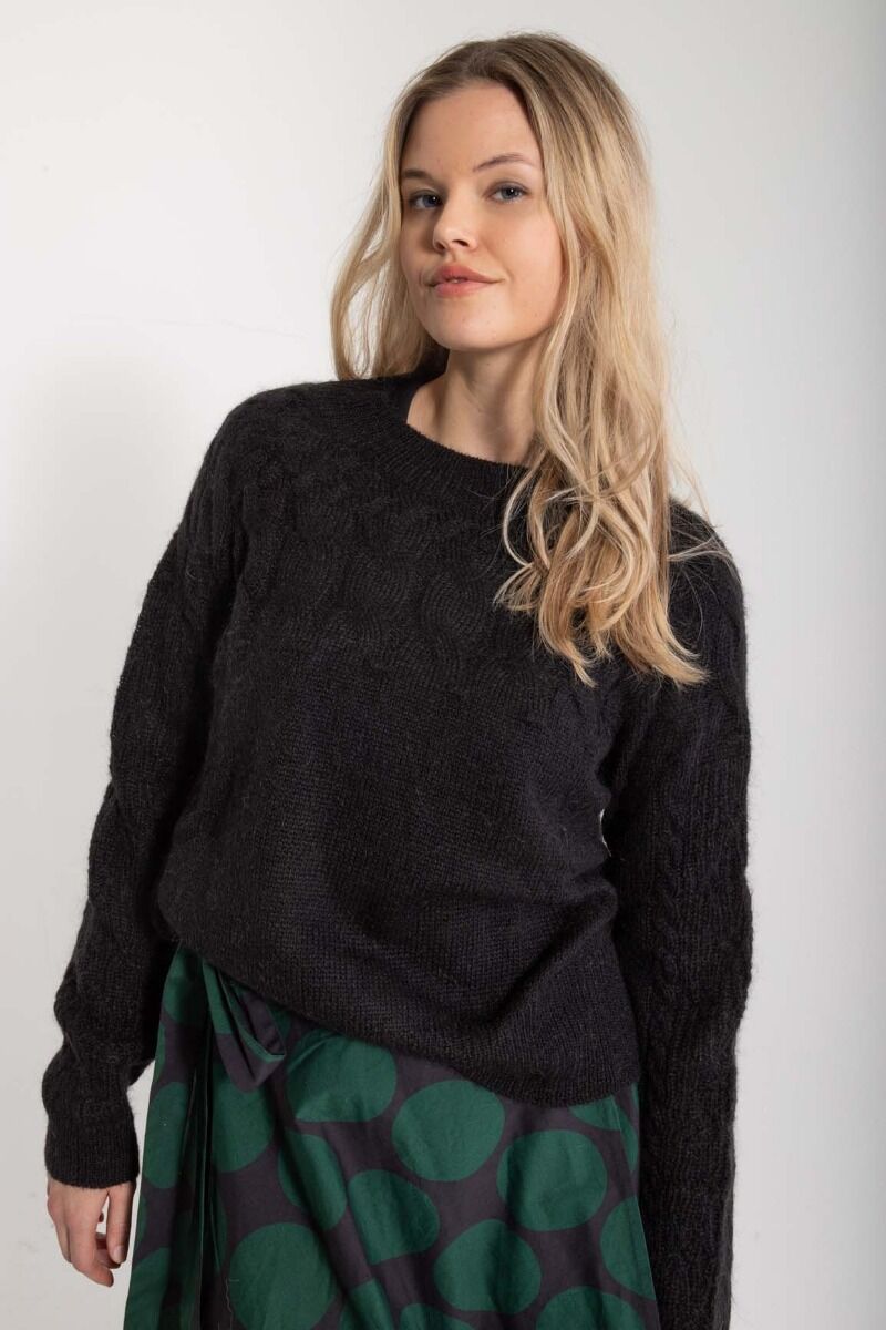 Danaarluk Sweater Black