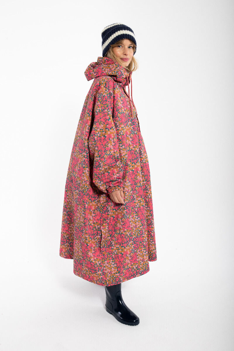 Regnponcho med mønster