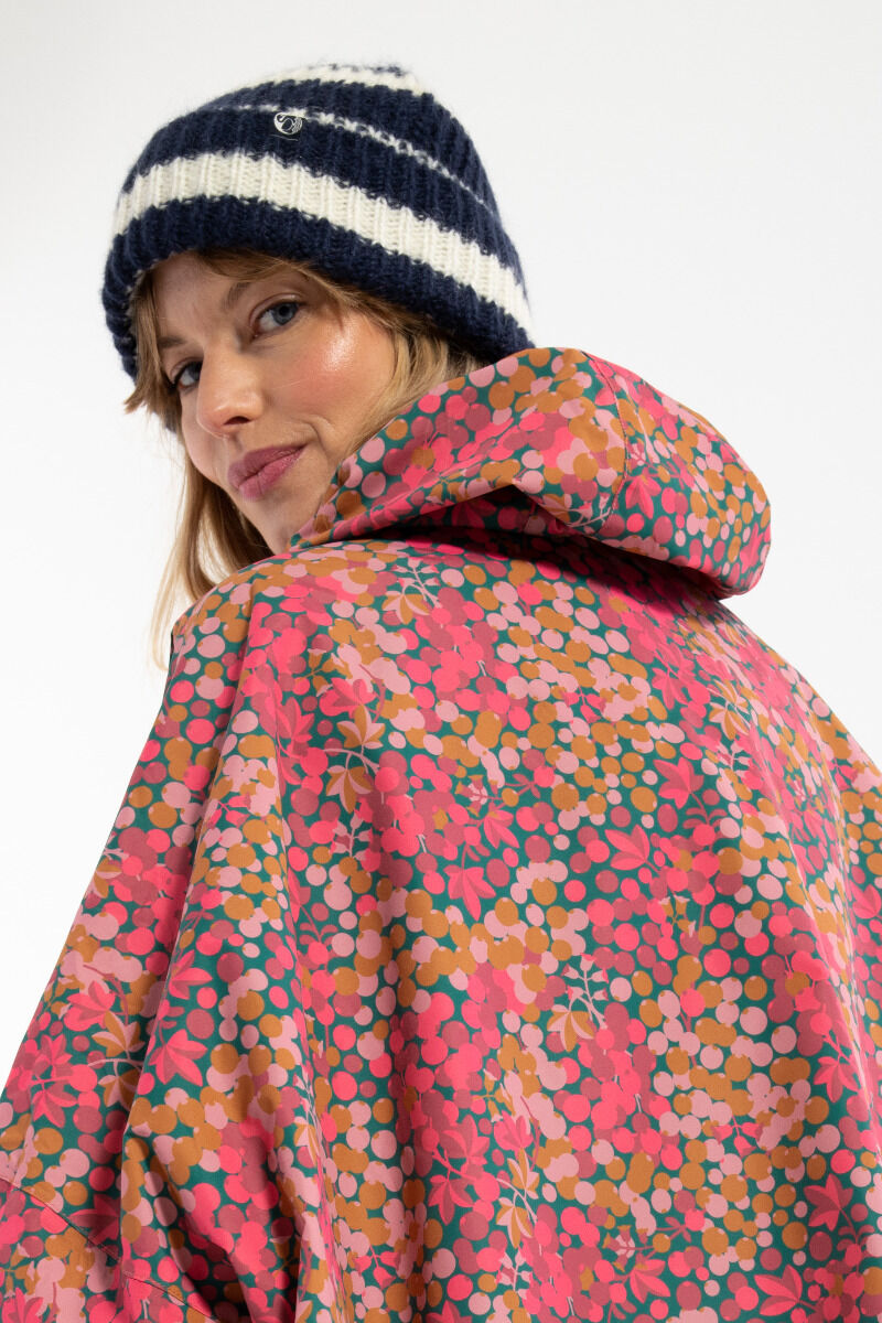 Regnponcho med mønster