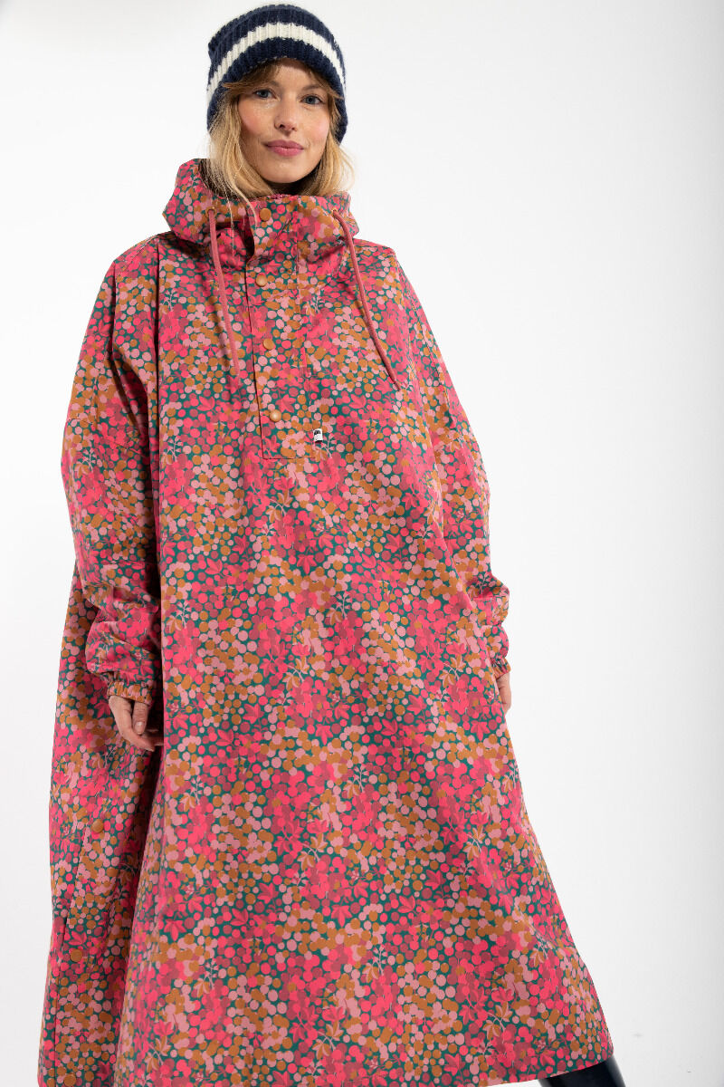 Regnponcho med mønster