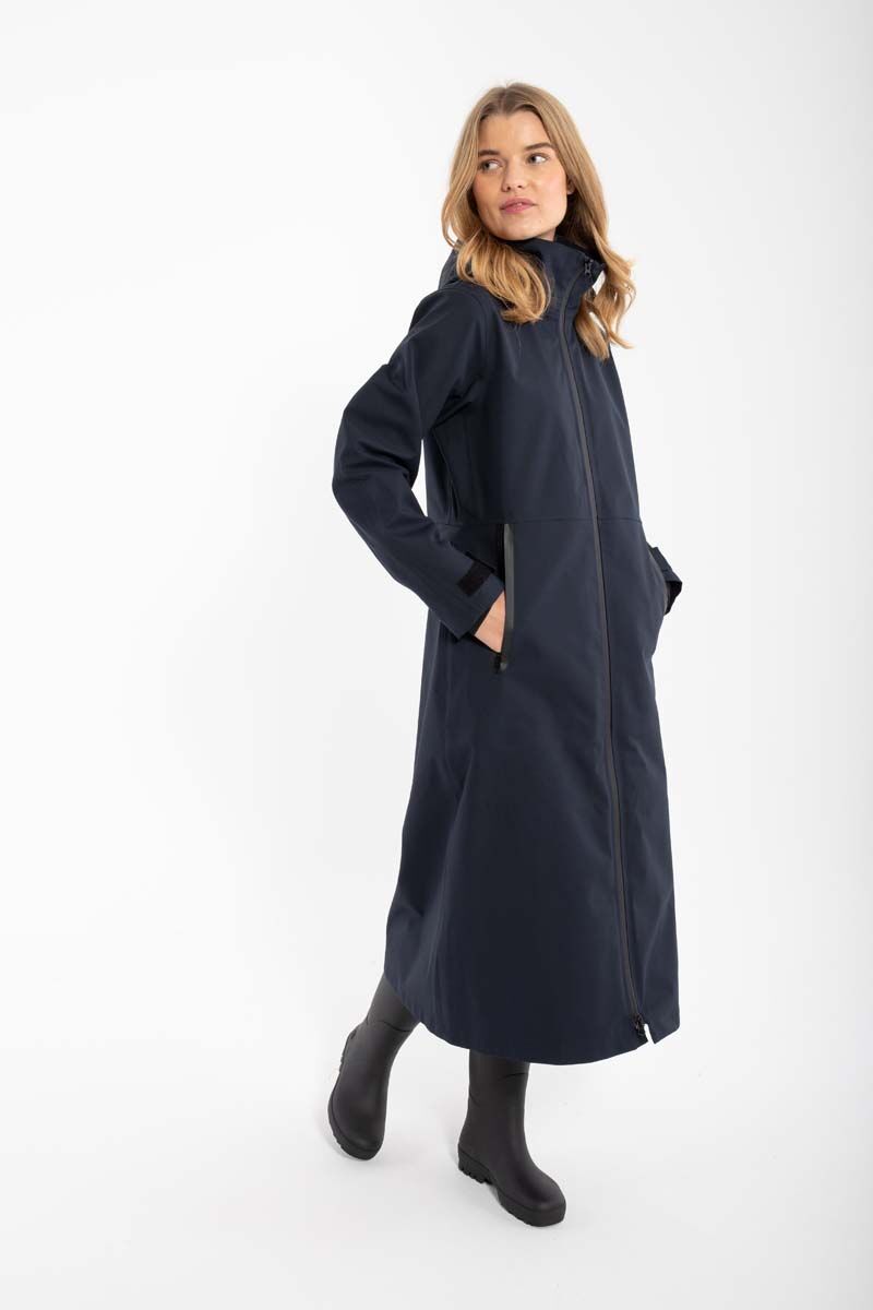 Lang regnfrakke til kvinder i sort