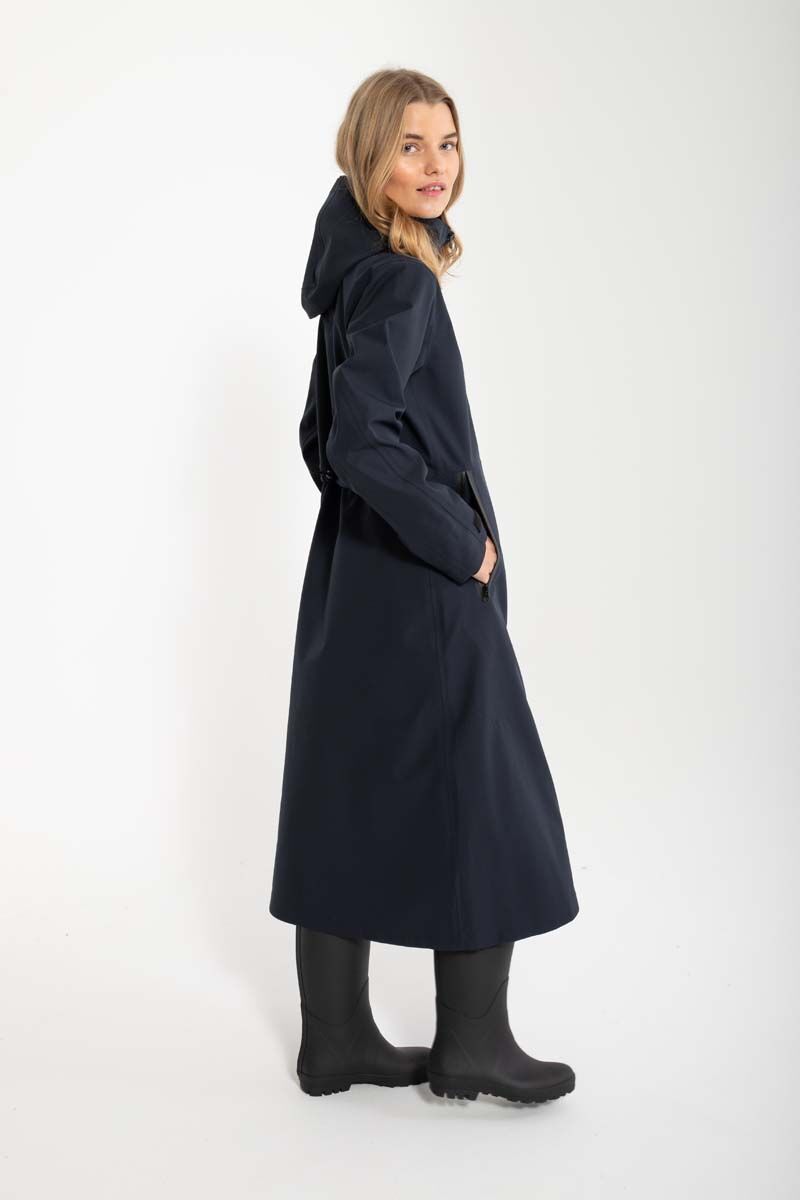 Lang regnfrakke til kvinder i sort