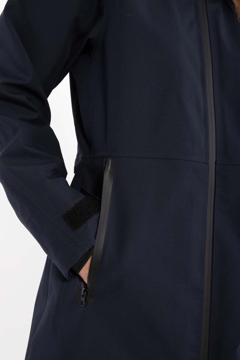 Lang regnfrakke til kvinder i sort