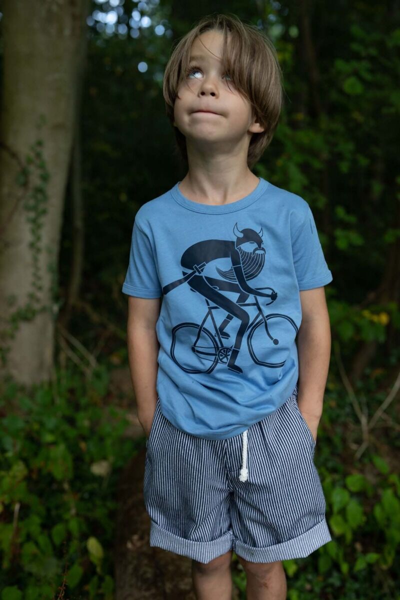T-shirt til børn med viking på cykel