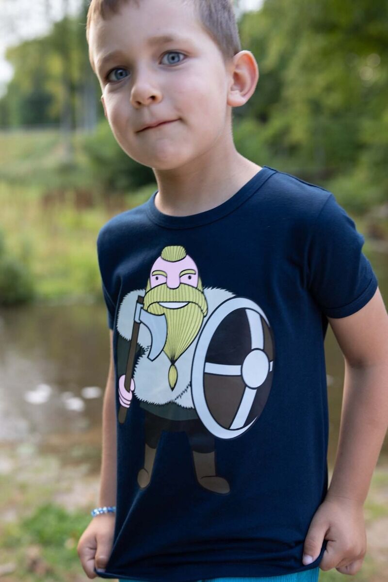 børnetøj. T-shirt til børn med viking