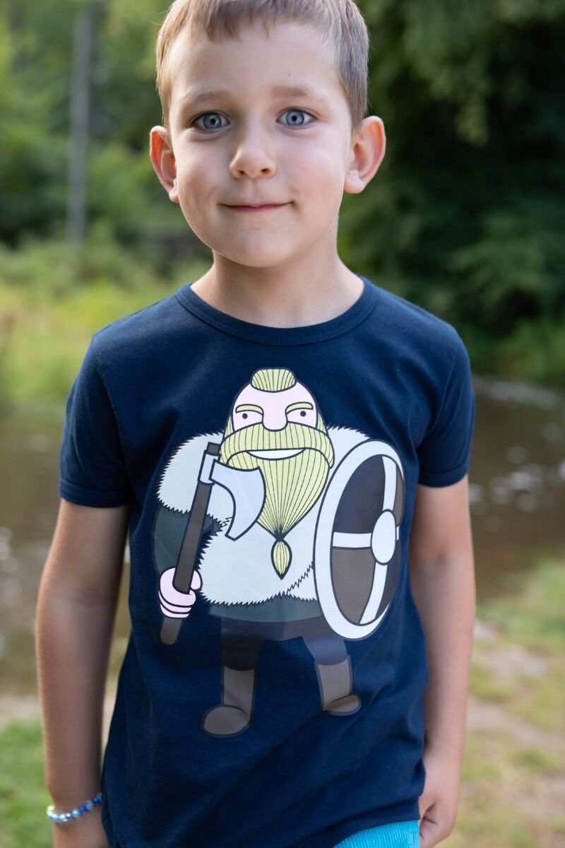 børnetøj. T-shirt til børn med viking