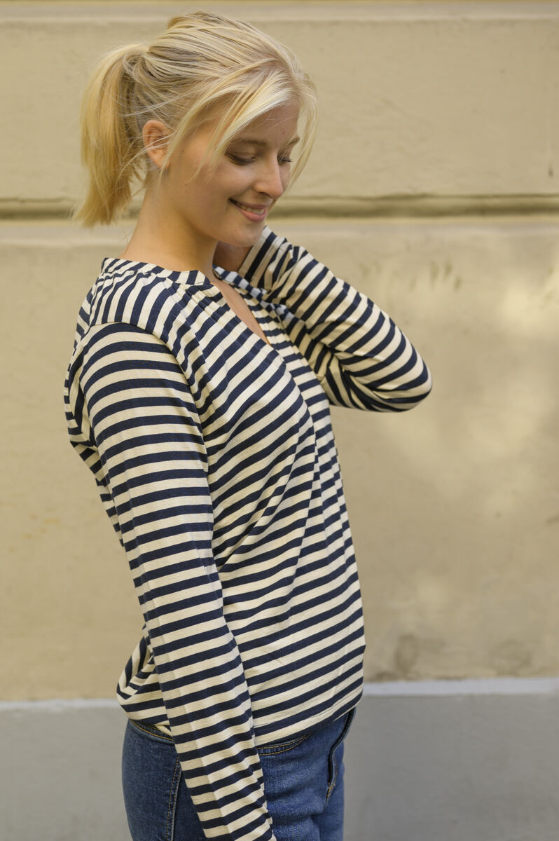 ESS - Danebaba Wool Blouse Navy/Chalk