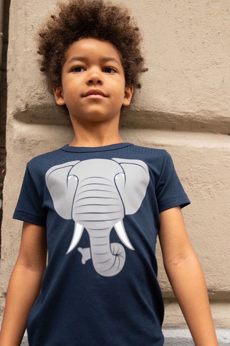 Sød kortærmet t-shirt til børn med print af elefant