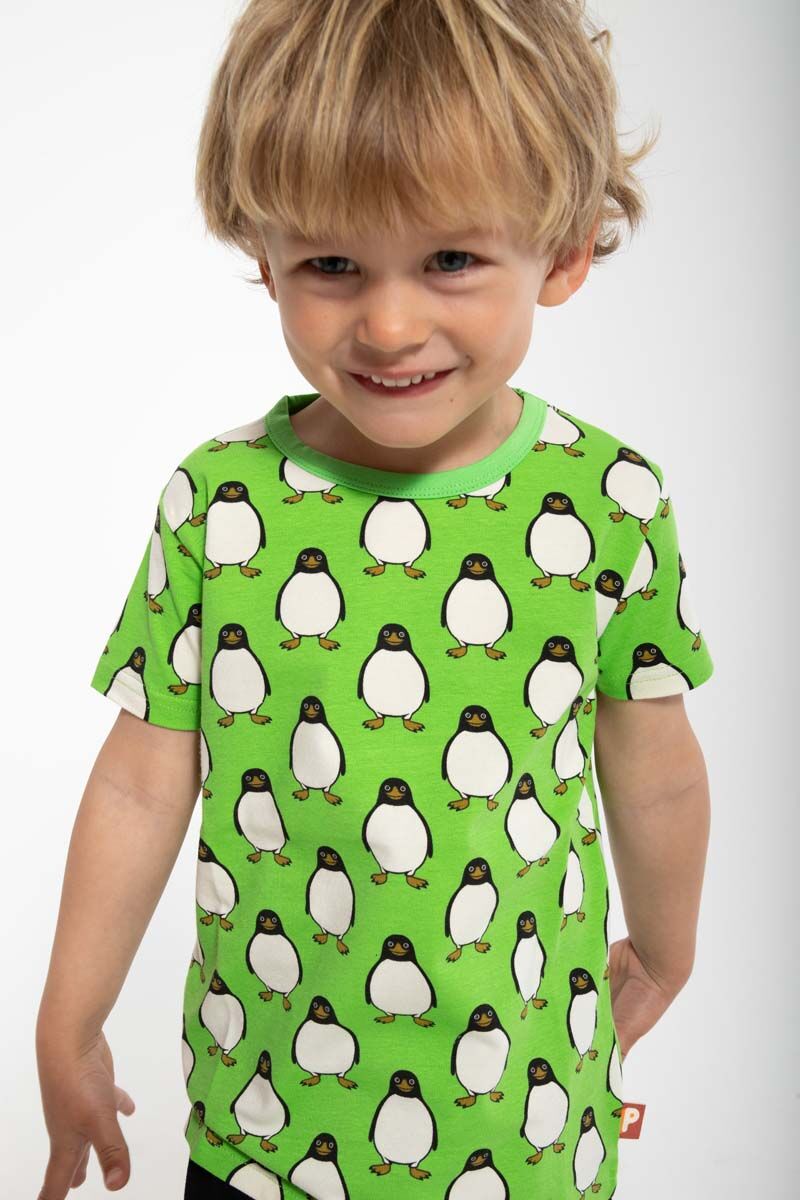T-shirt til børn med pingvin