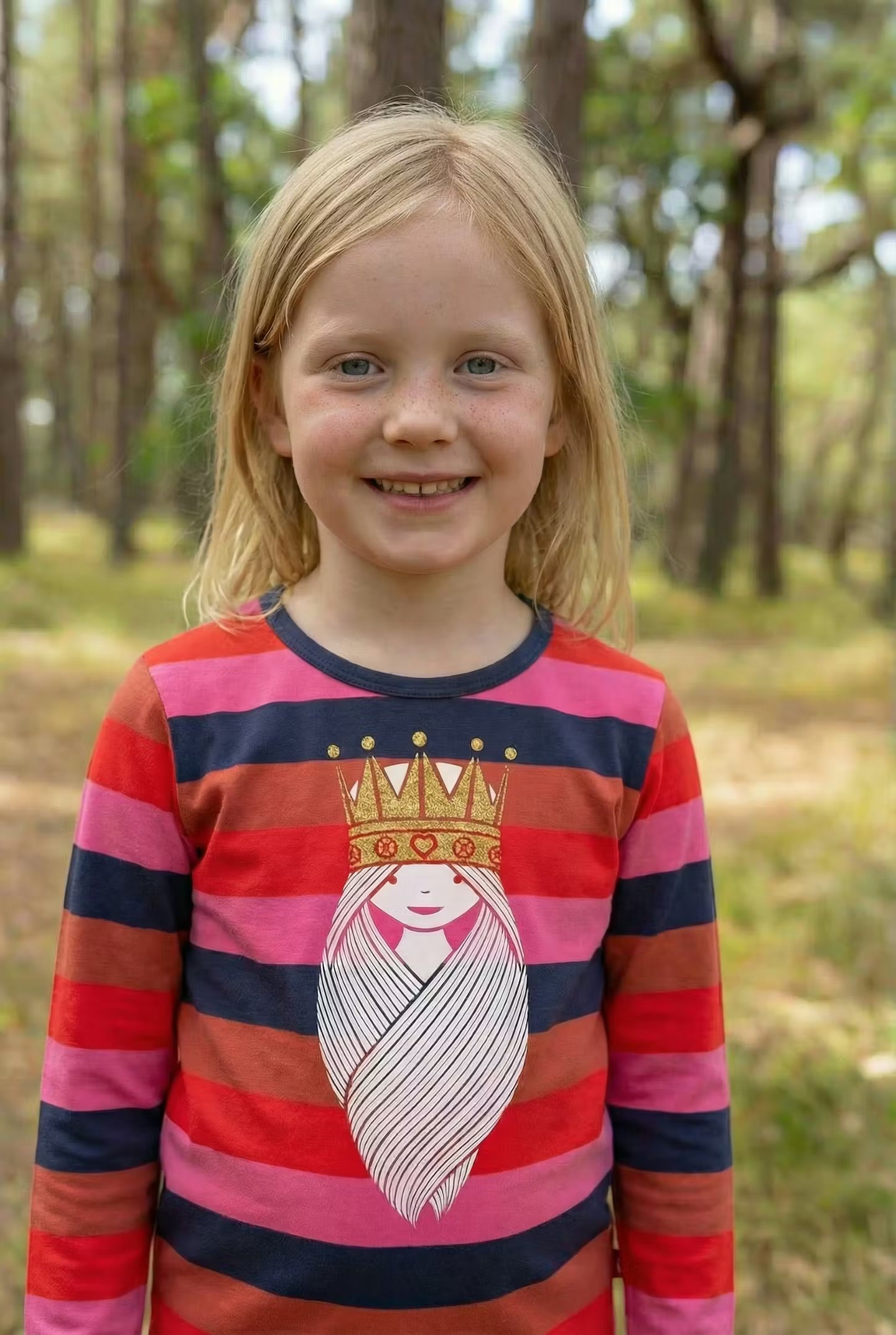Fin langærmet bluse med striber og print af prinsesse til børn