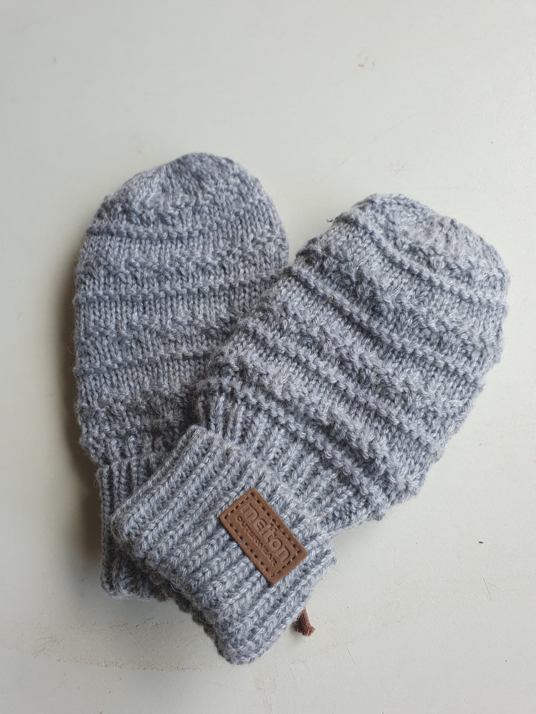 Melton Luffer Uld Strik Grey