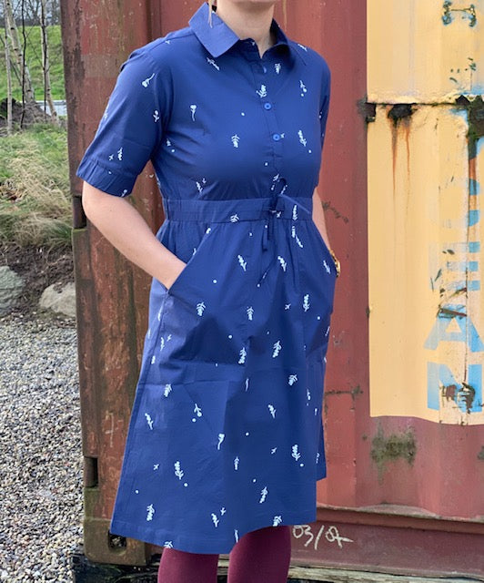 Danesusanne Poplin Dress Navy MARKBLOMST