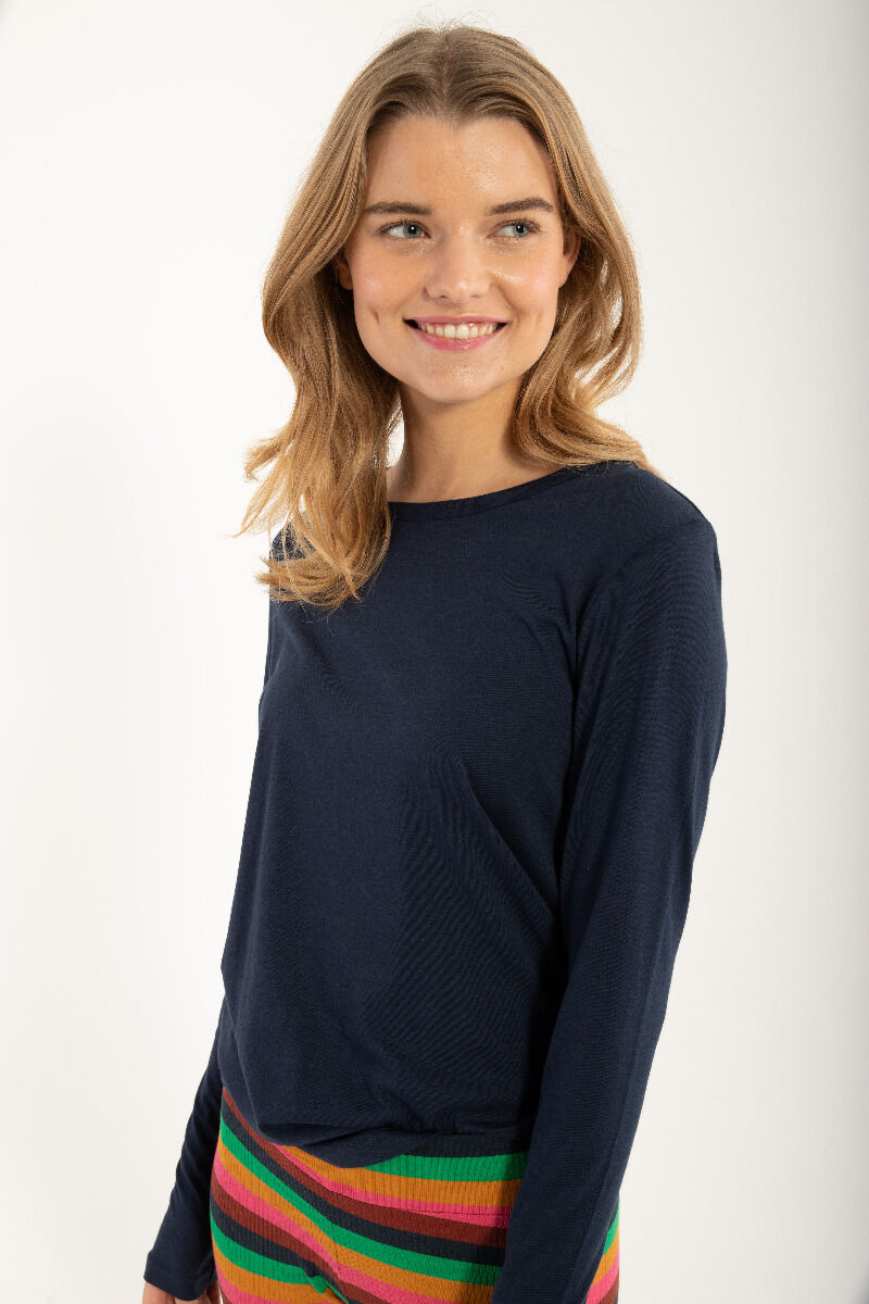 Lækker langærmet bluse i navyblå til kvinder