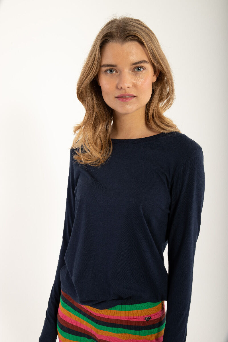 Lækker langærmet bluse i navyblå til kvinder