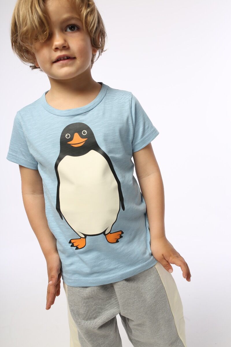 T-shirt til børn med pingvin