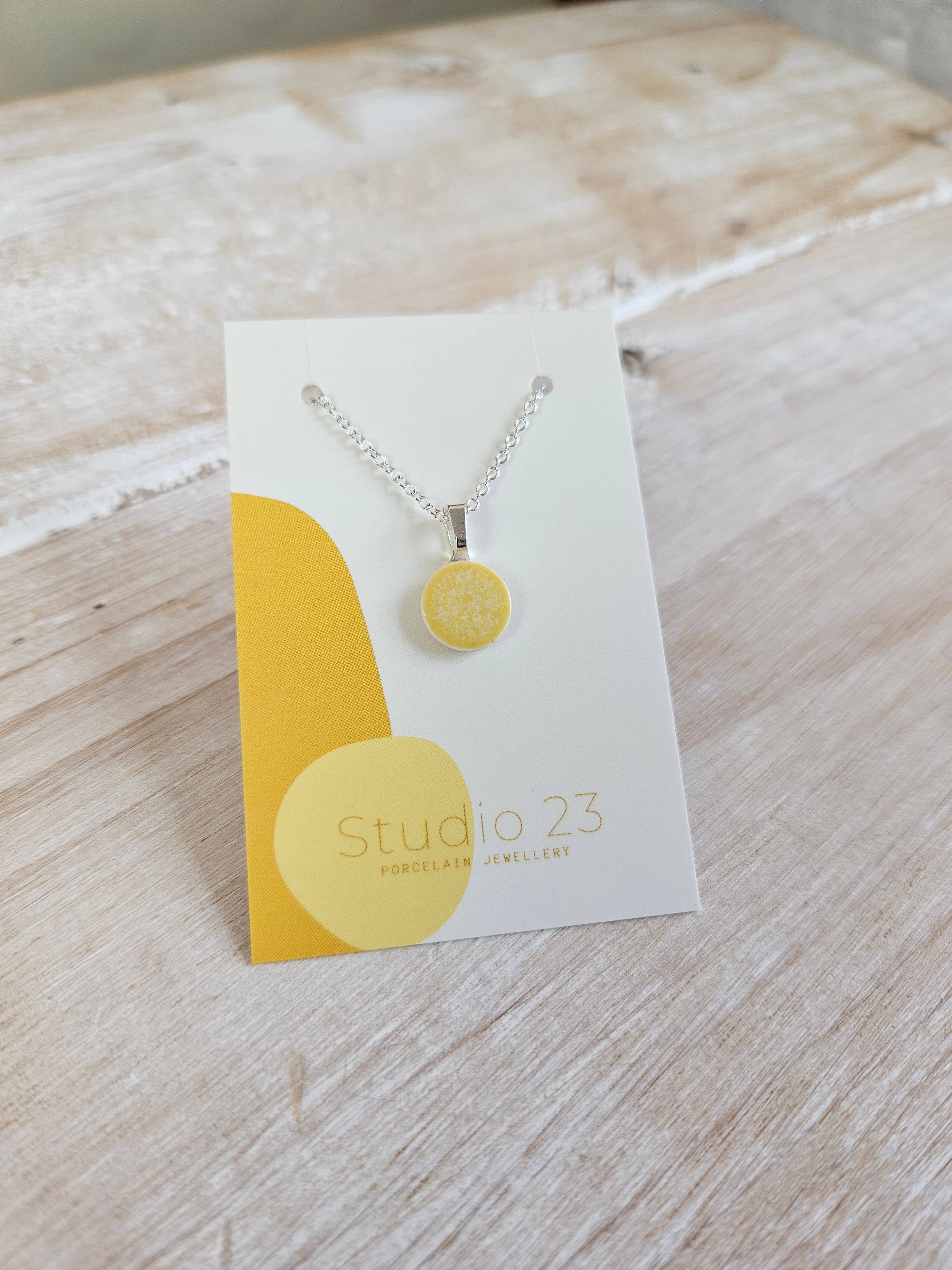 Studio 23 Pendant Circle Ivy