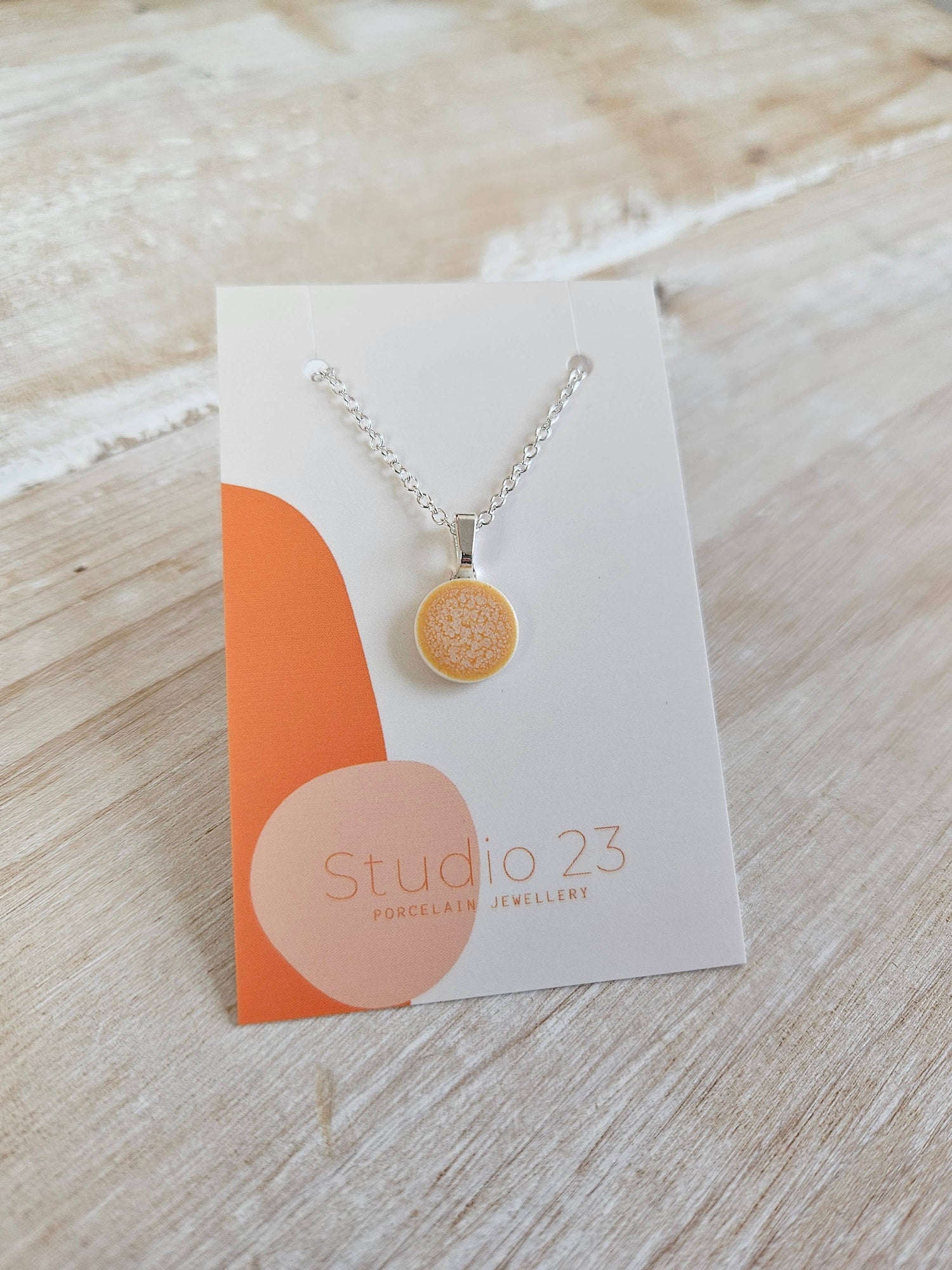 Studio 23 Pendant Circle Ivy