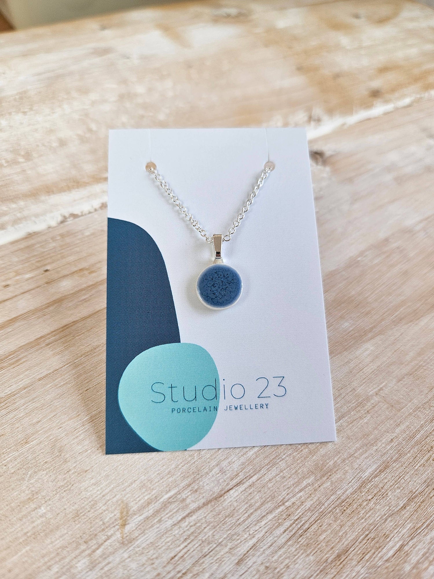 Studio 23 Pendant Circle Ivy