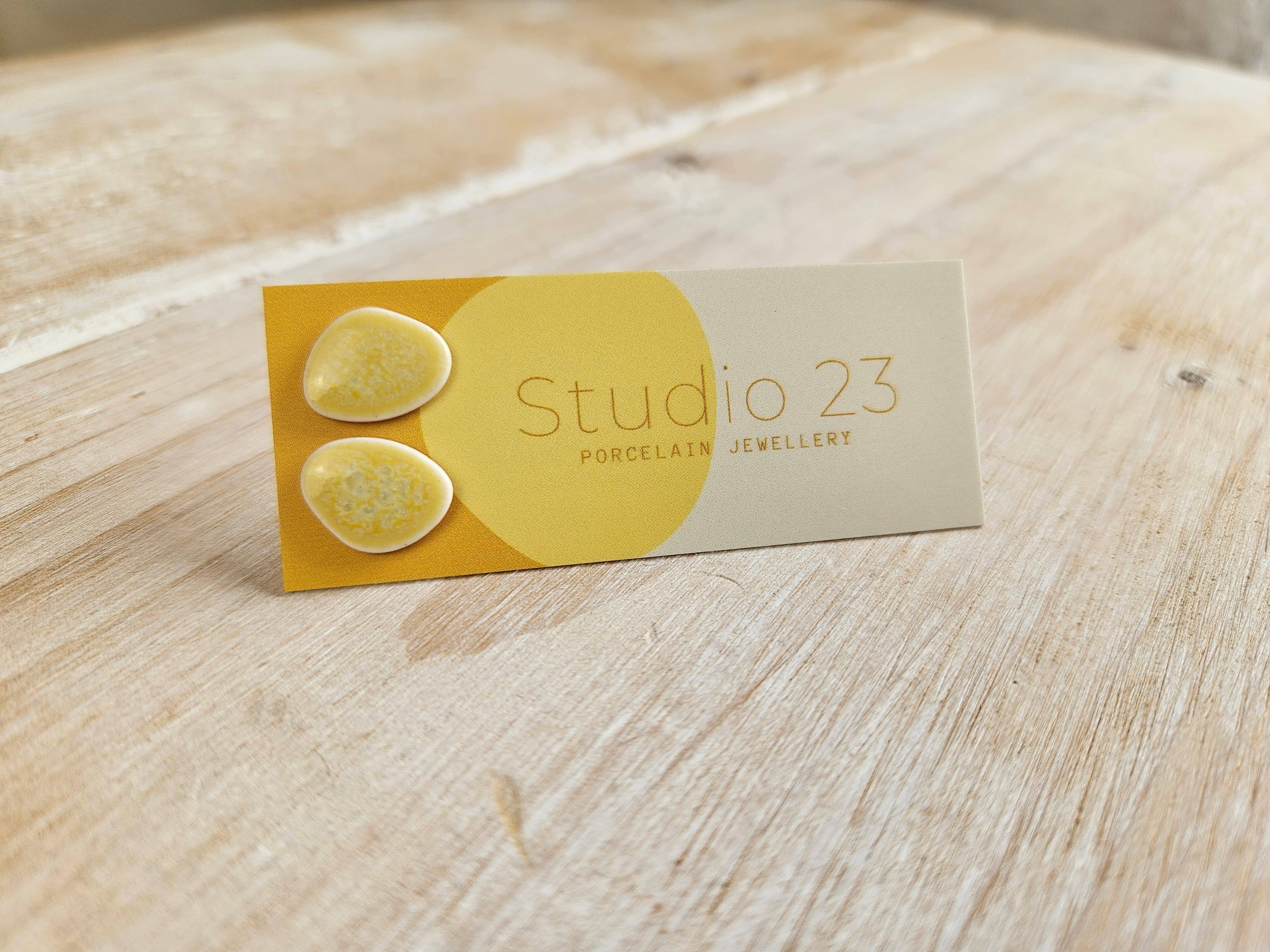 Pebble Stud Earring Pair: Lemon