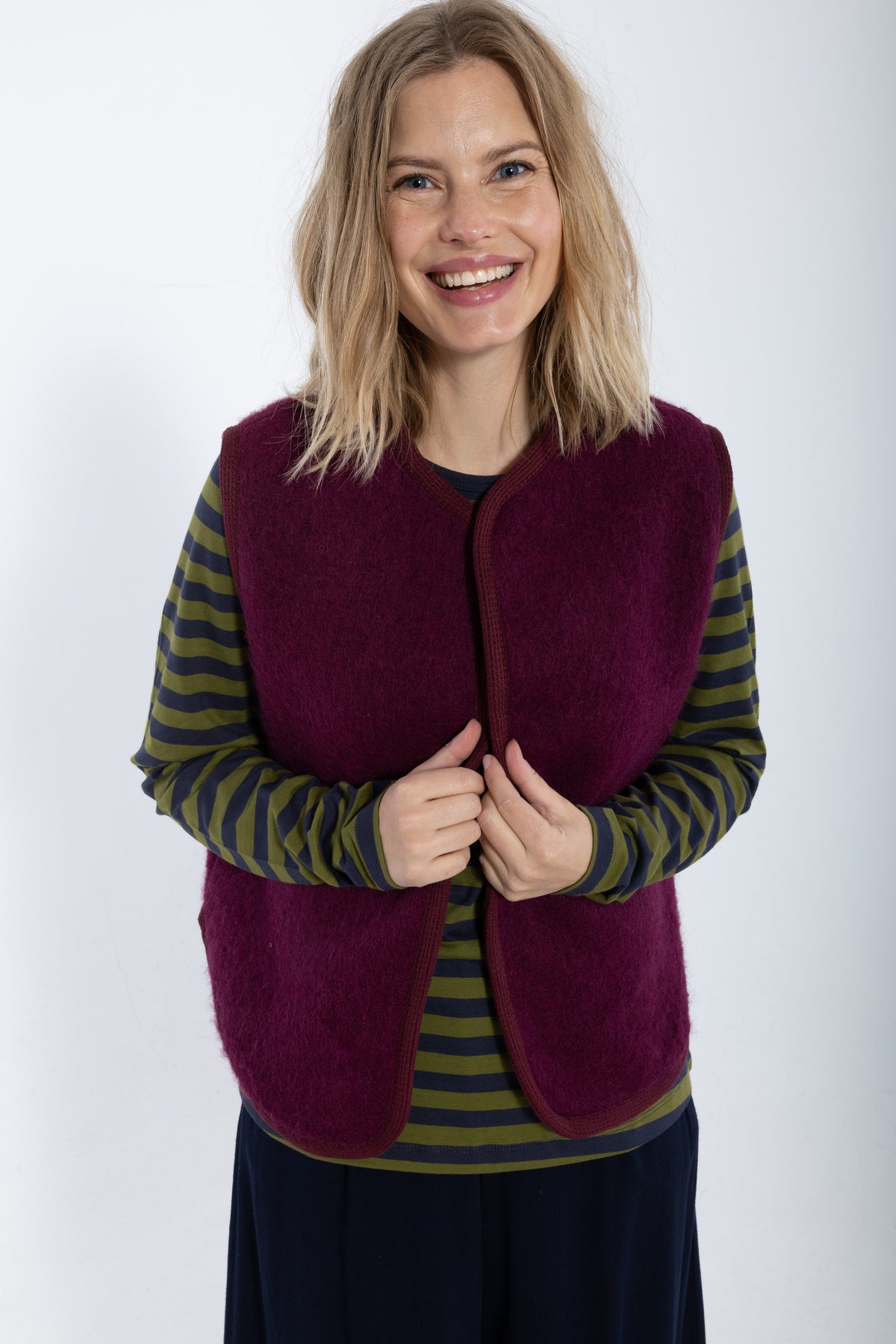 Danecobra Wool Vest Dark Wine