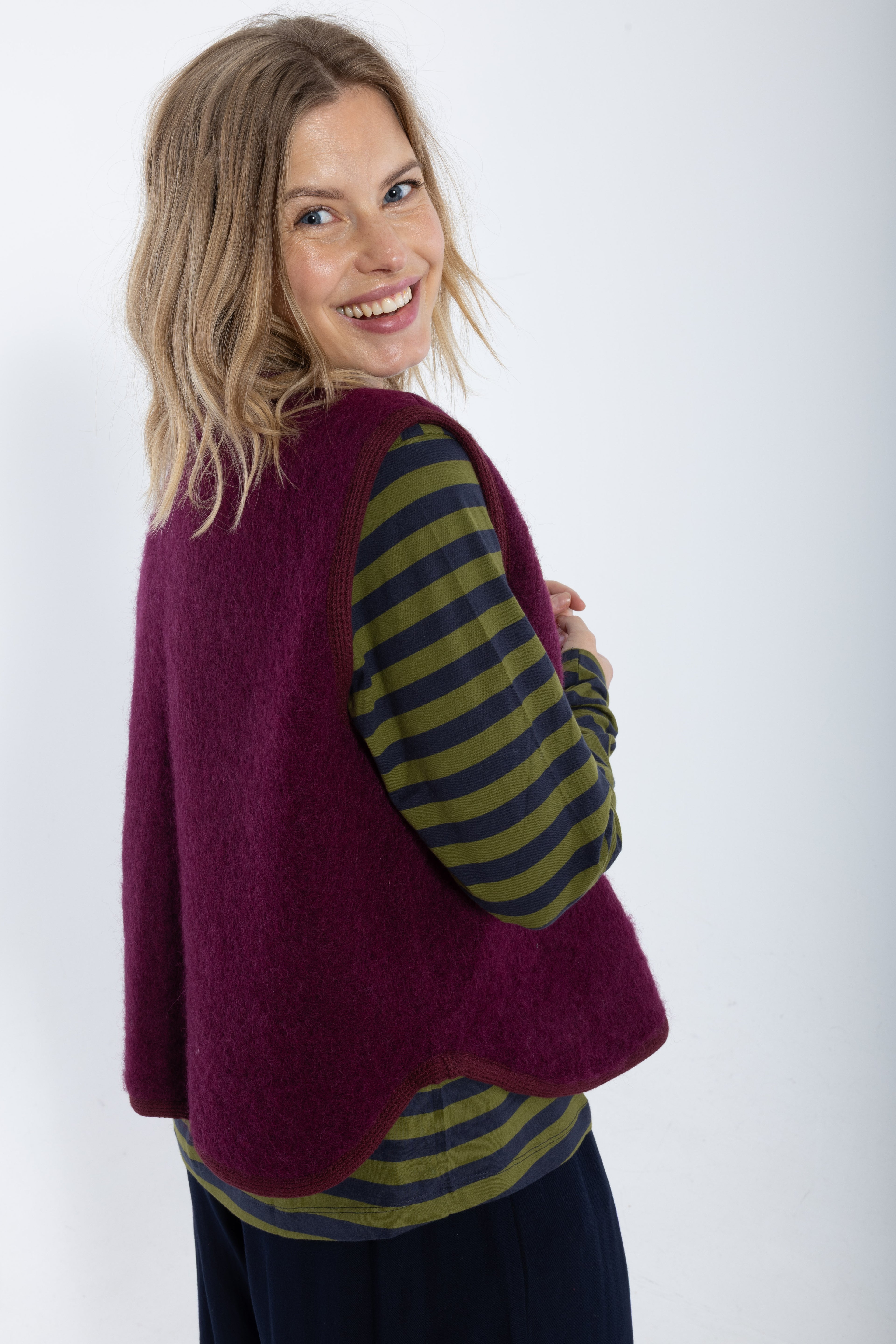 Danecobra Wool Vest Dark Wine