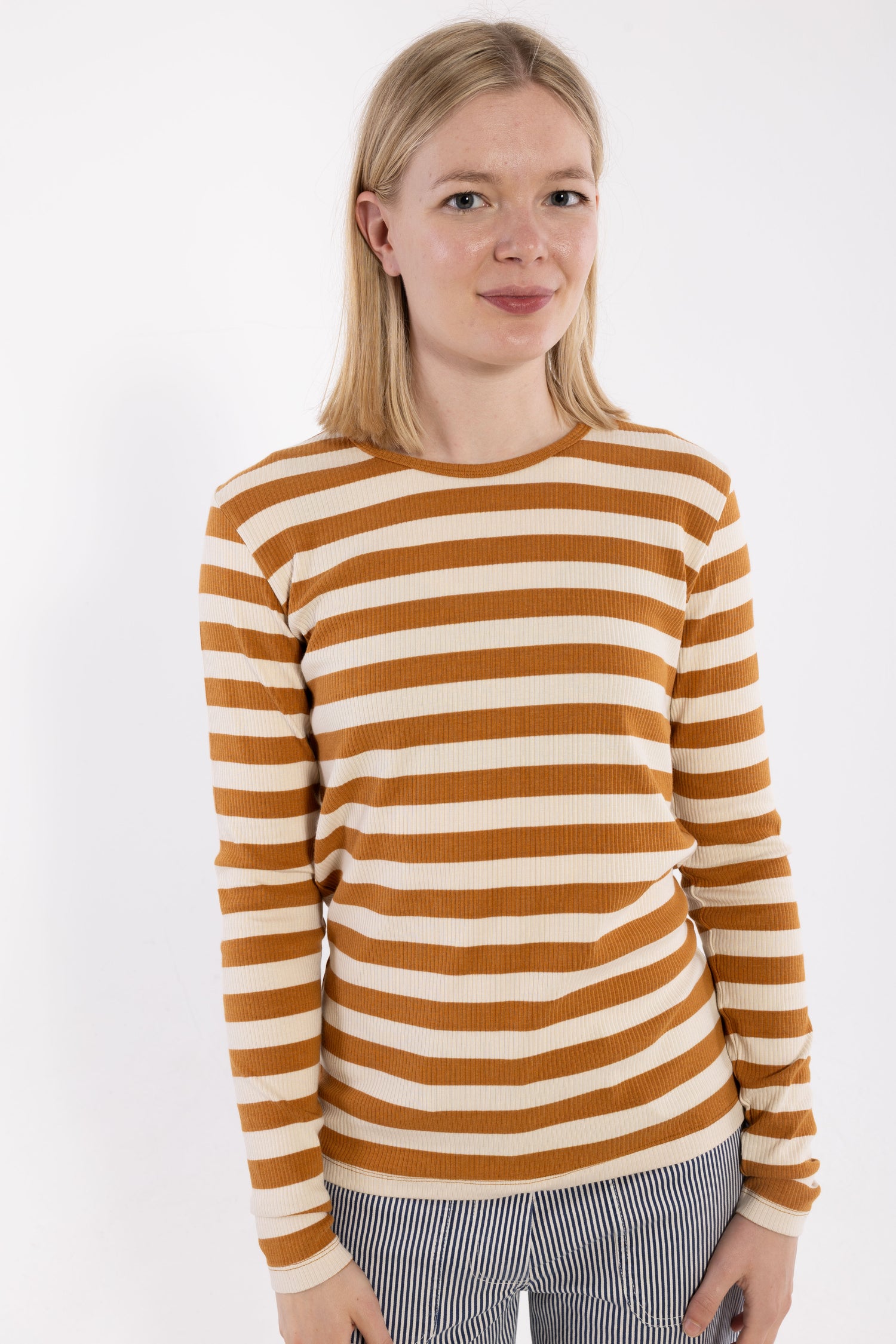 ESS - Danepartner LS Golden Honey/Chalk