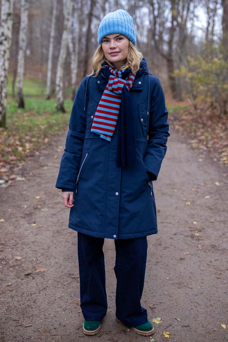 Teknisk vinterfrakke i navyblå til kvinder