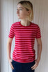 Klassisk t-shirt med kortærmer til kvinder.