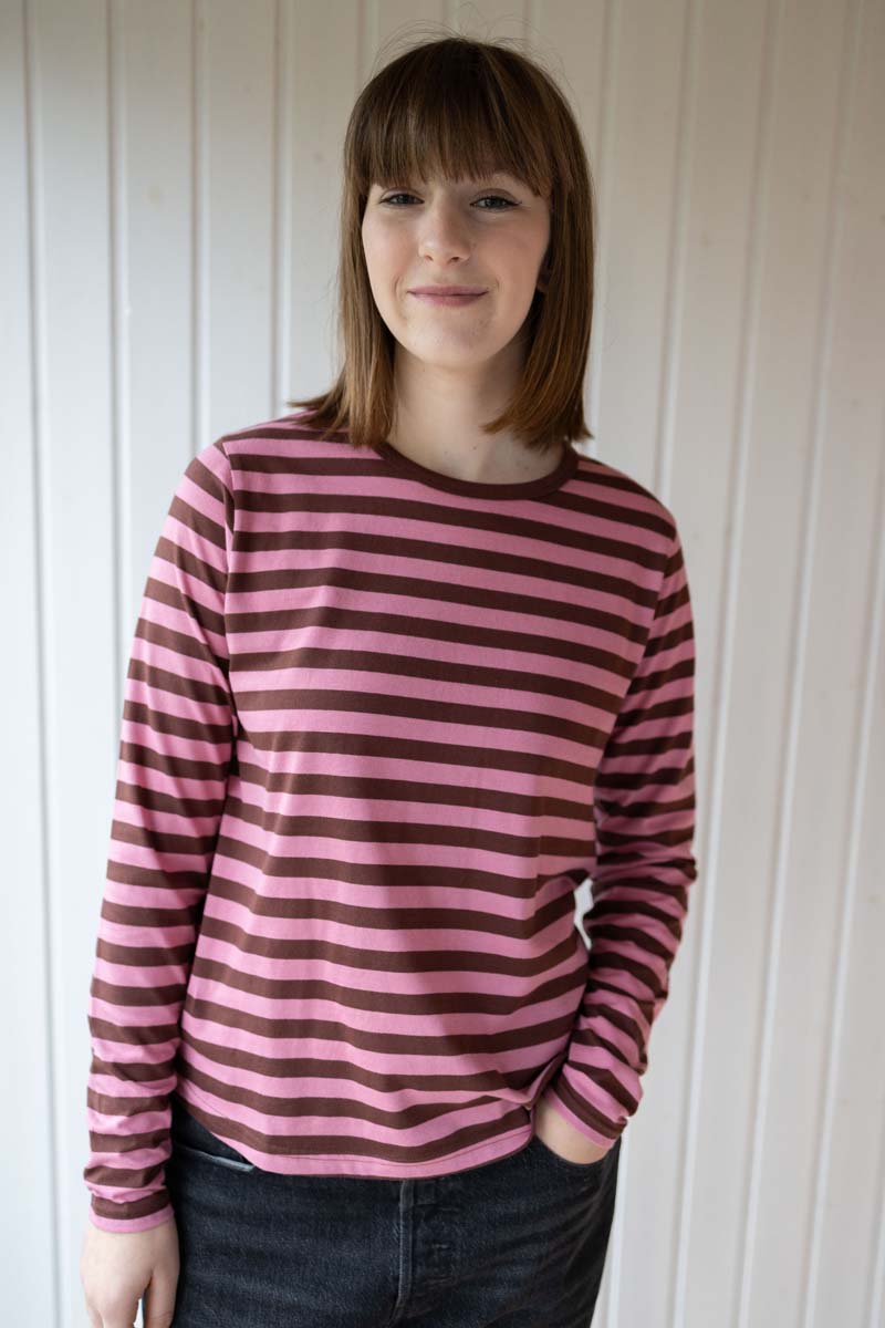Langærmet med striber i skønne farver.