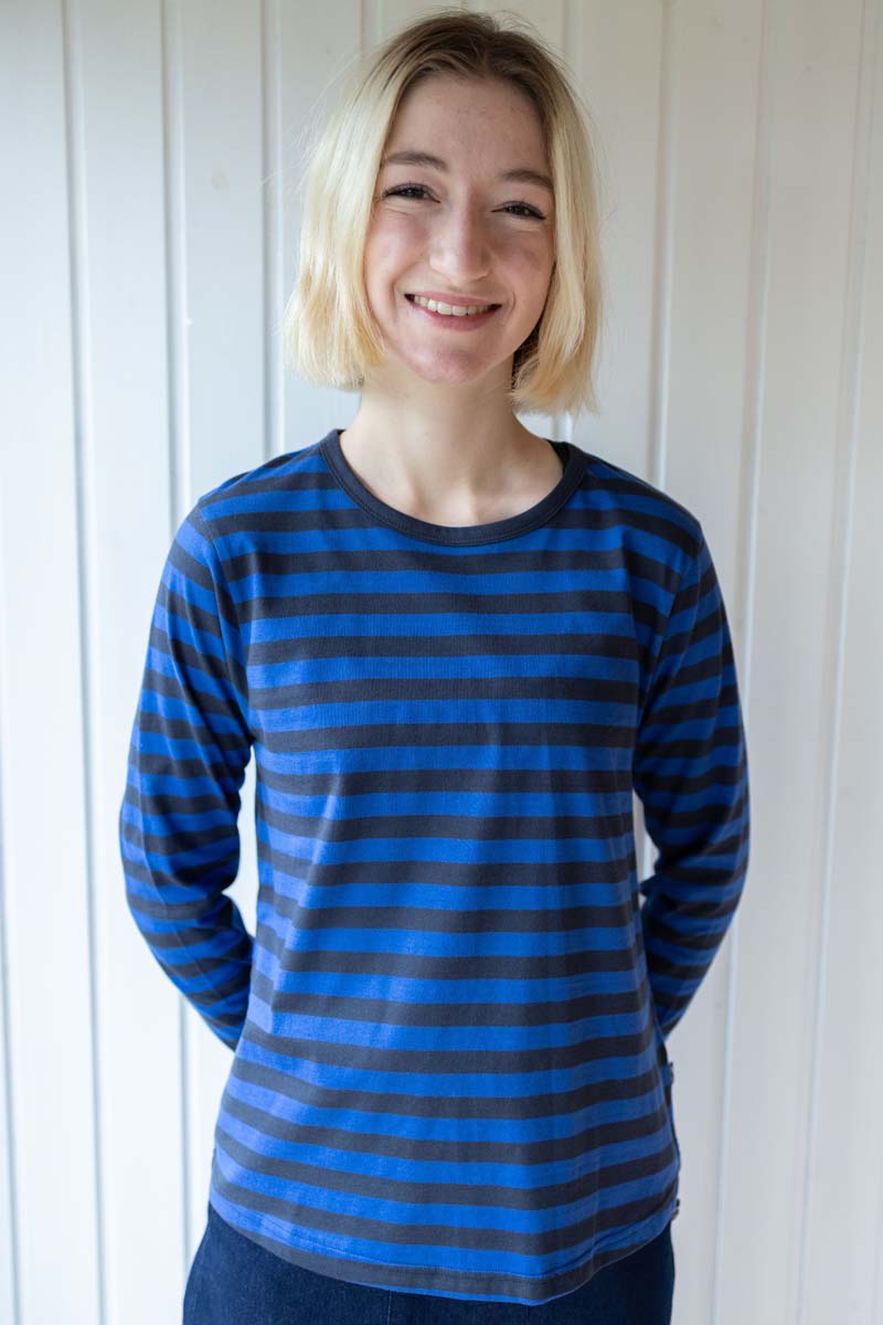 Langærmet med striber i skønne farver.