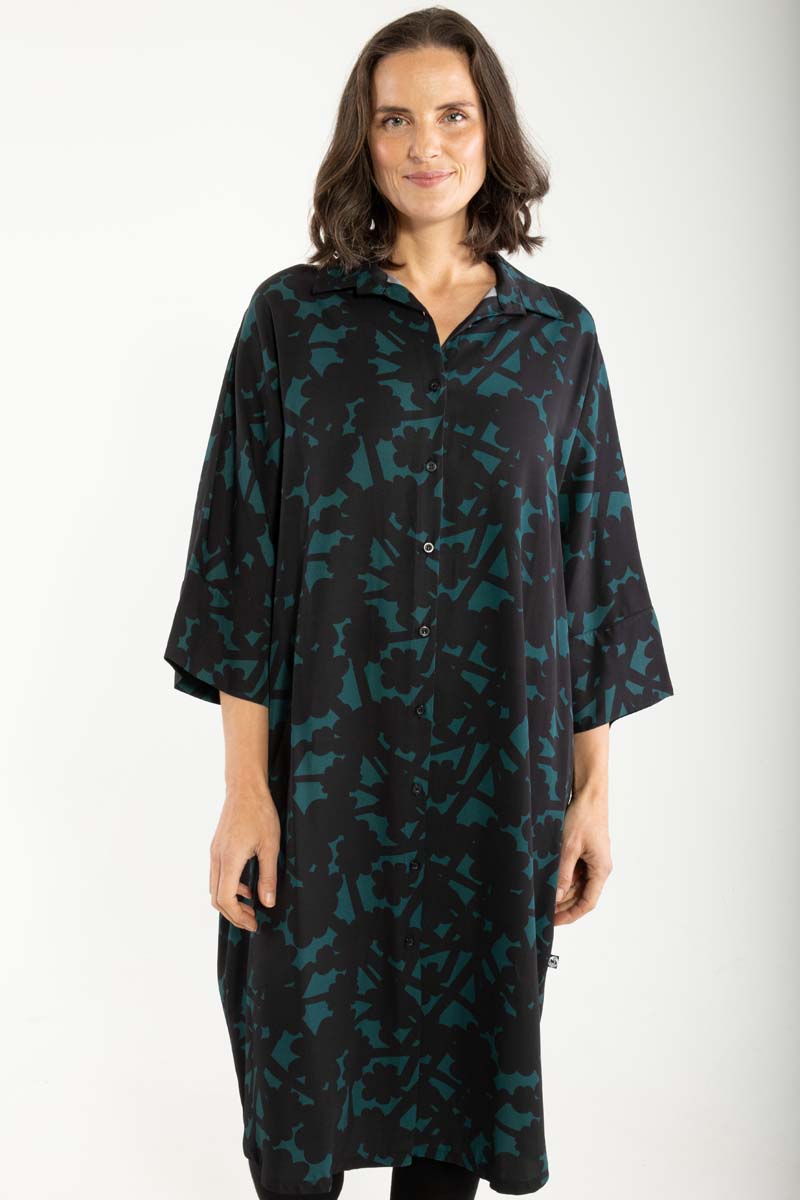 Mønstret sateen kjole til dame.