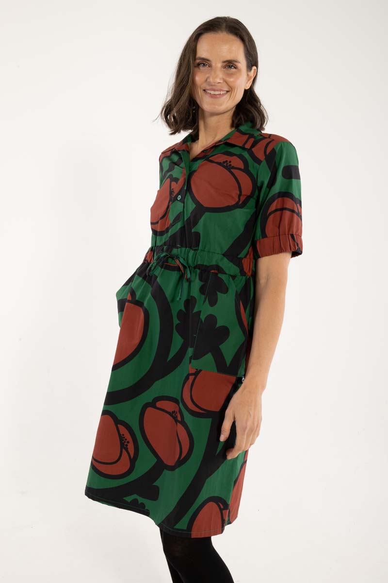 Mønstret kjole til damer i skønne farver.