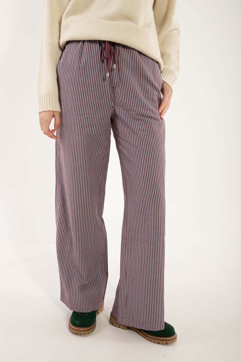 Lækre bæk og bølge bukser med elastik i taljen og lyseblå og rødbrune striber til kvinder