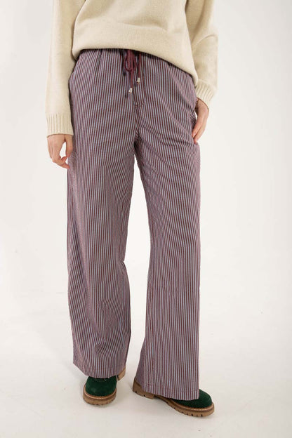 Lækre bæk og bølge bukser med elastik i taljen og lyseblå og rødbrune striber til kvinder