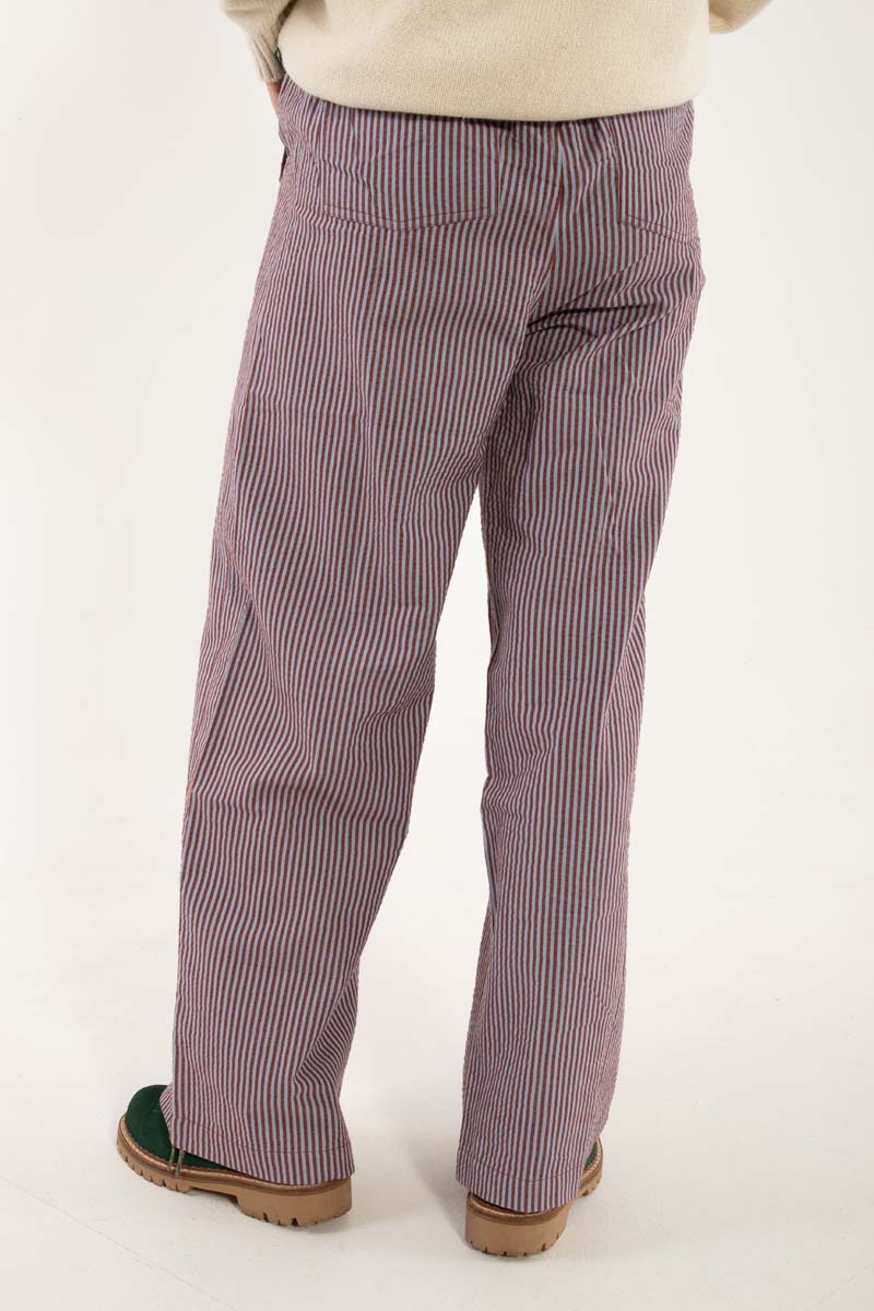 Lækre bæk og bølge bukser med elastik i taljen og lyseblå og rødbrune striber til kvinder