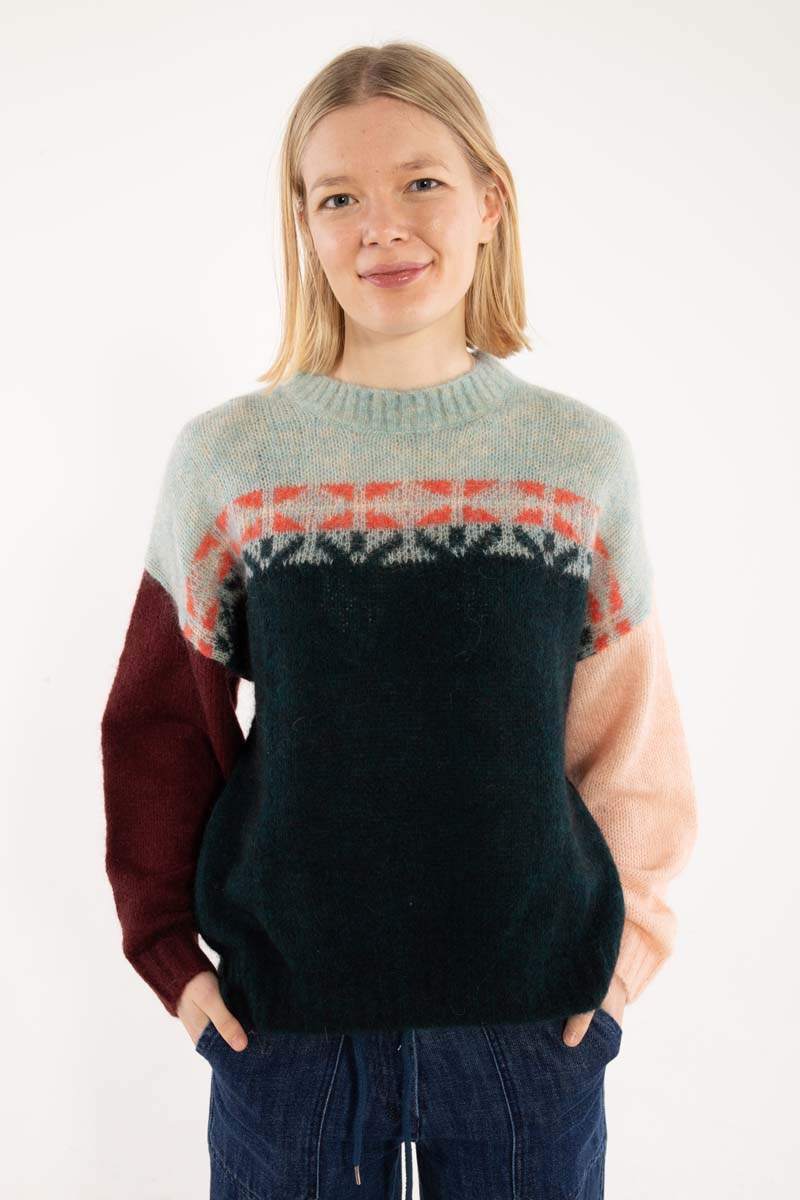 Alpaca sweater til damer med flot mønster.