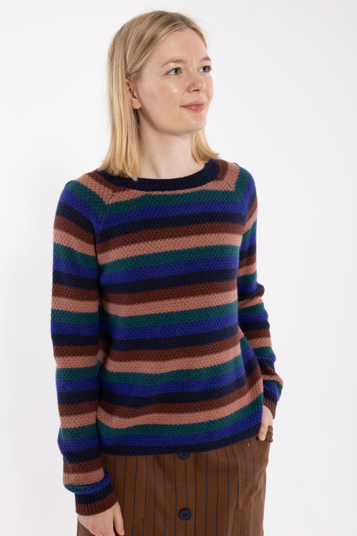 Lækker og varm stribet sweater i uldblanding til kvinder