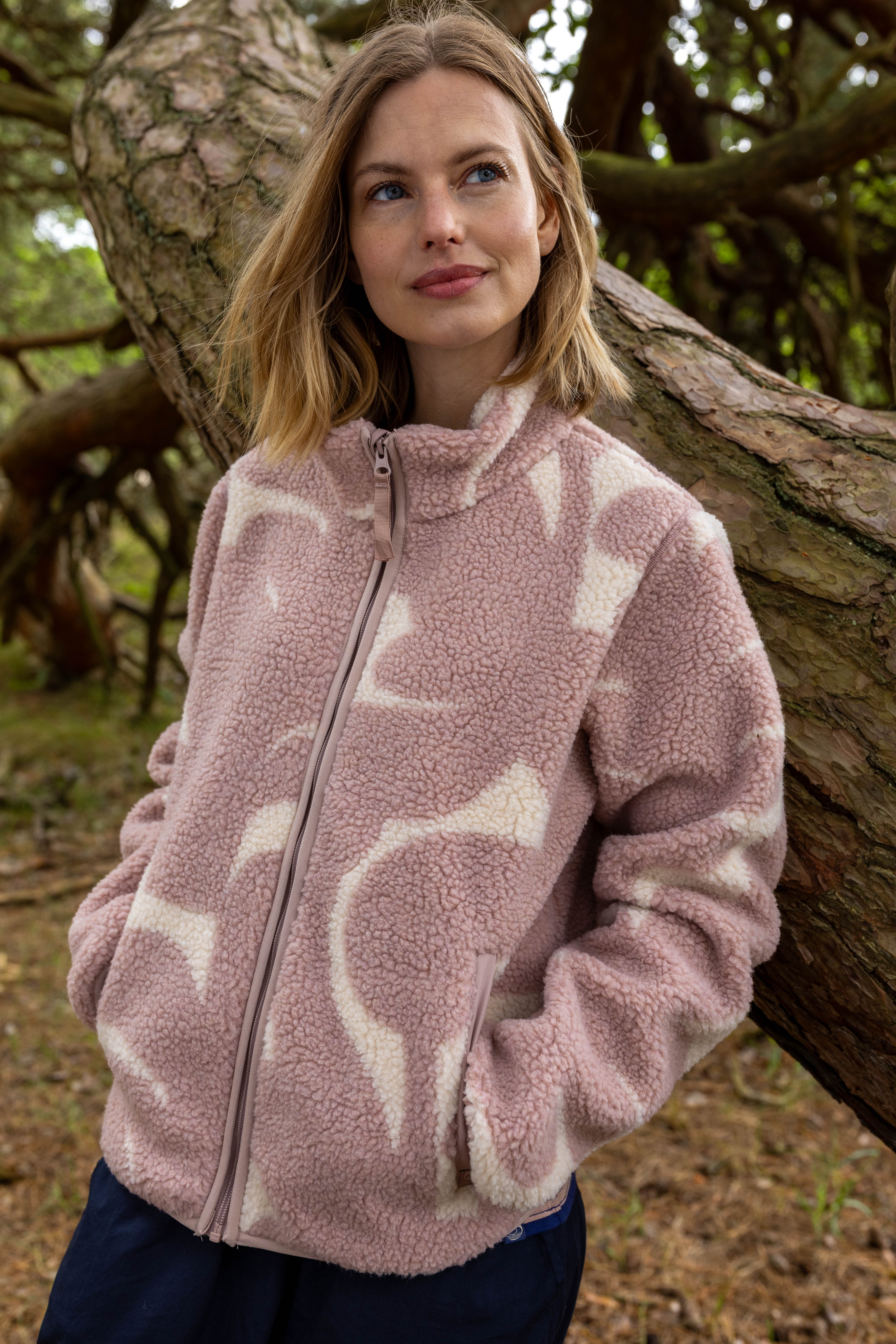 PINKPARKSウールライクハイネックジャケット Nice patterned fleece jacket in pink and beige. Shop at Danefæ here!