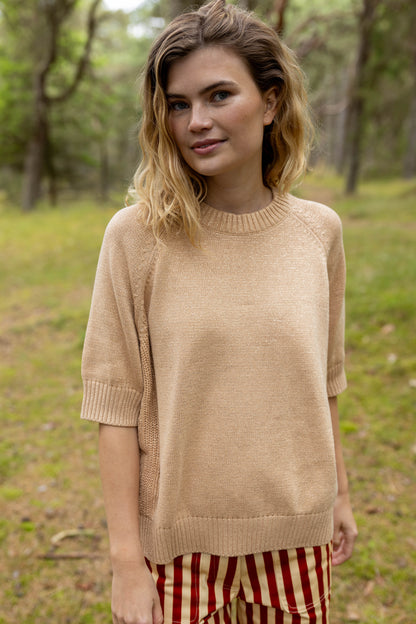 Sød sweater i varm sandfarve med glitter til kvinder fra Danefæ
