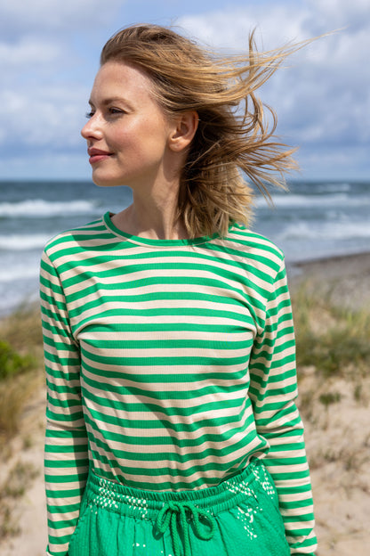 Lækker langærmet bluse med striber i beige og grøn til kvinder
