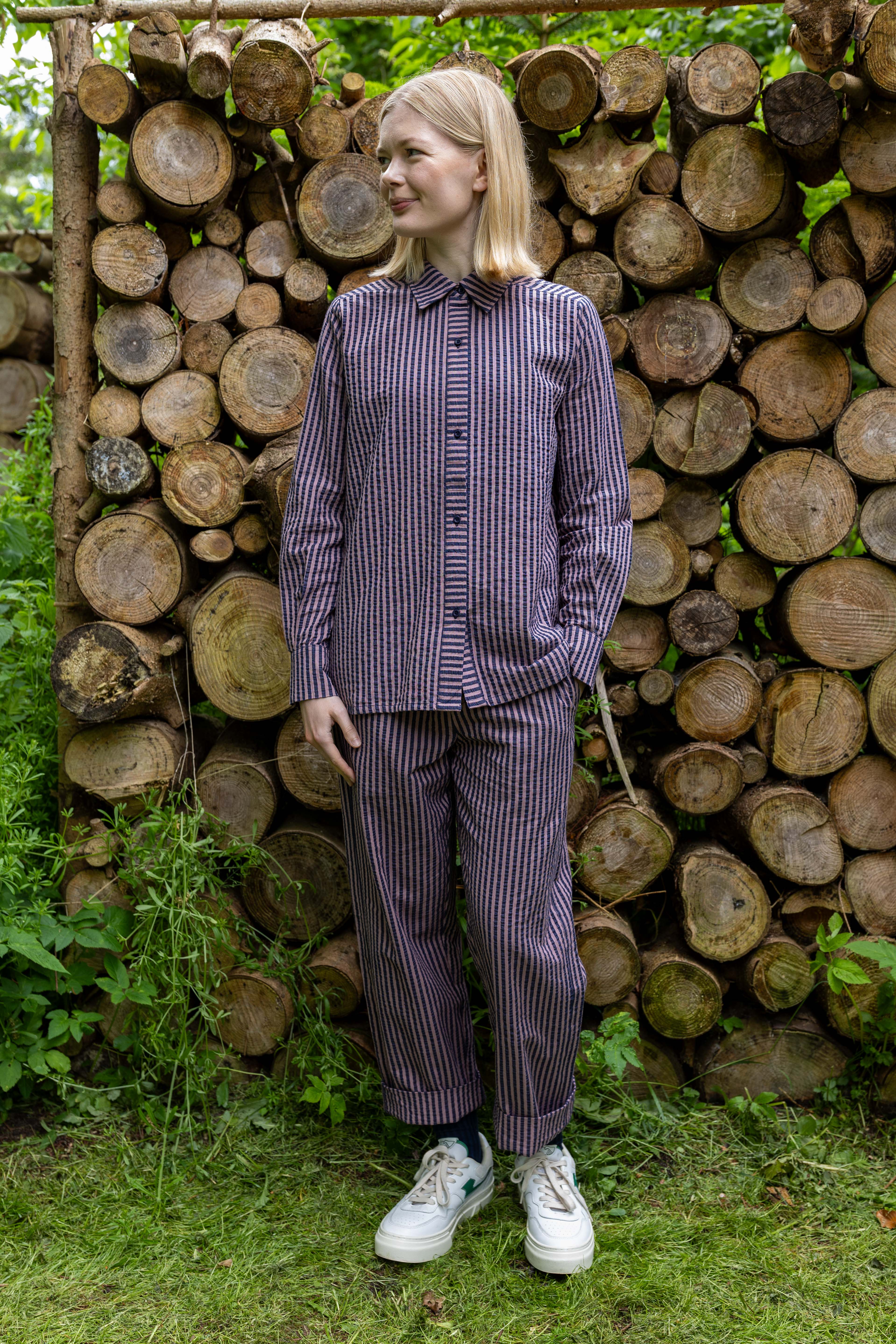 Sød bæk og bølge skjorte med smalle striber til kvinder