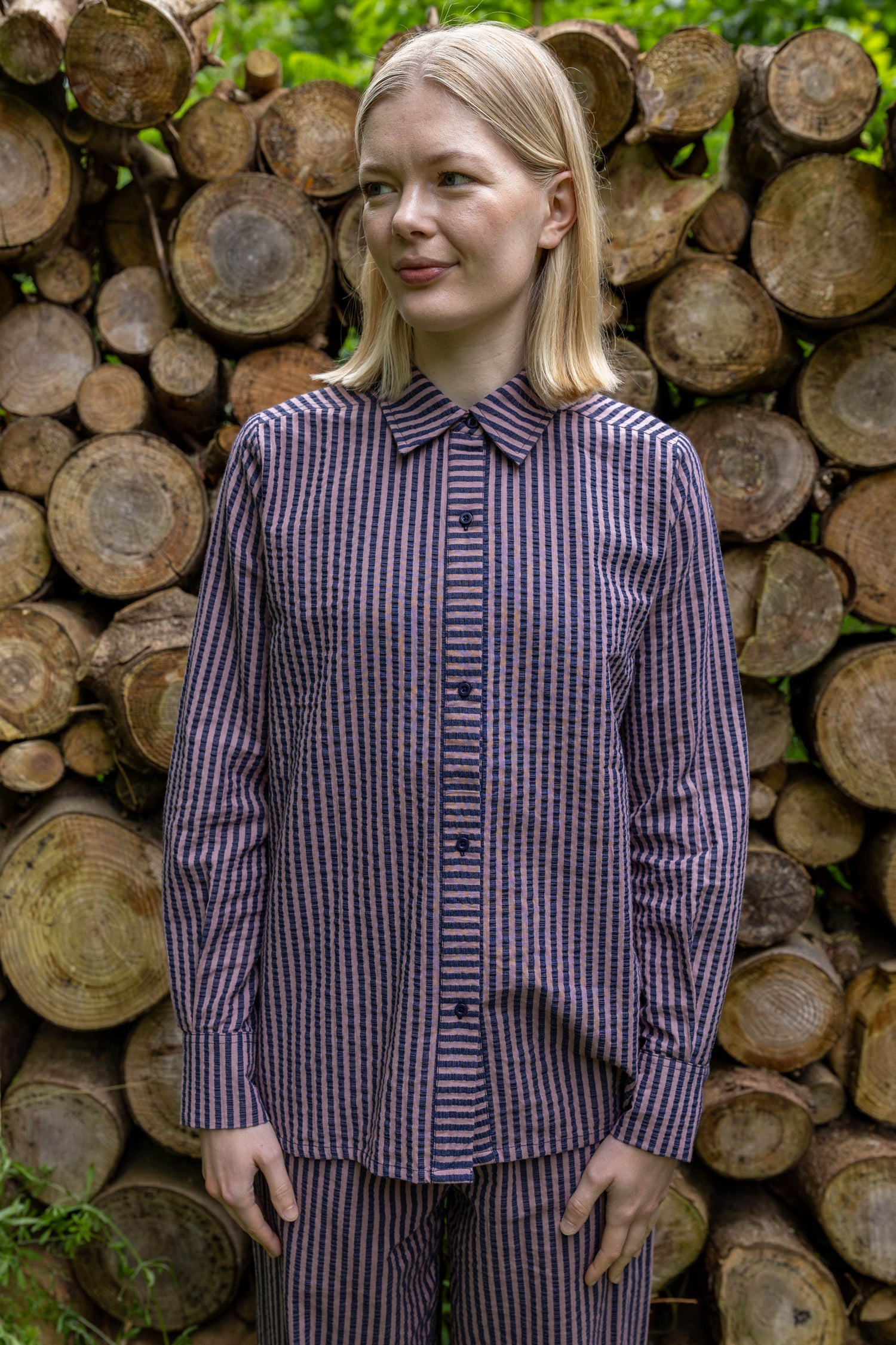 Sød bæk og bølge skjorte med smalle striber til kvinder