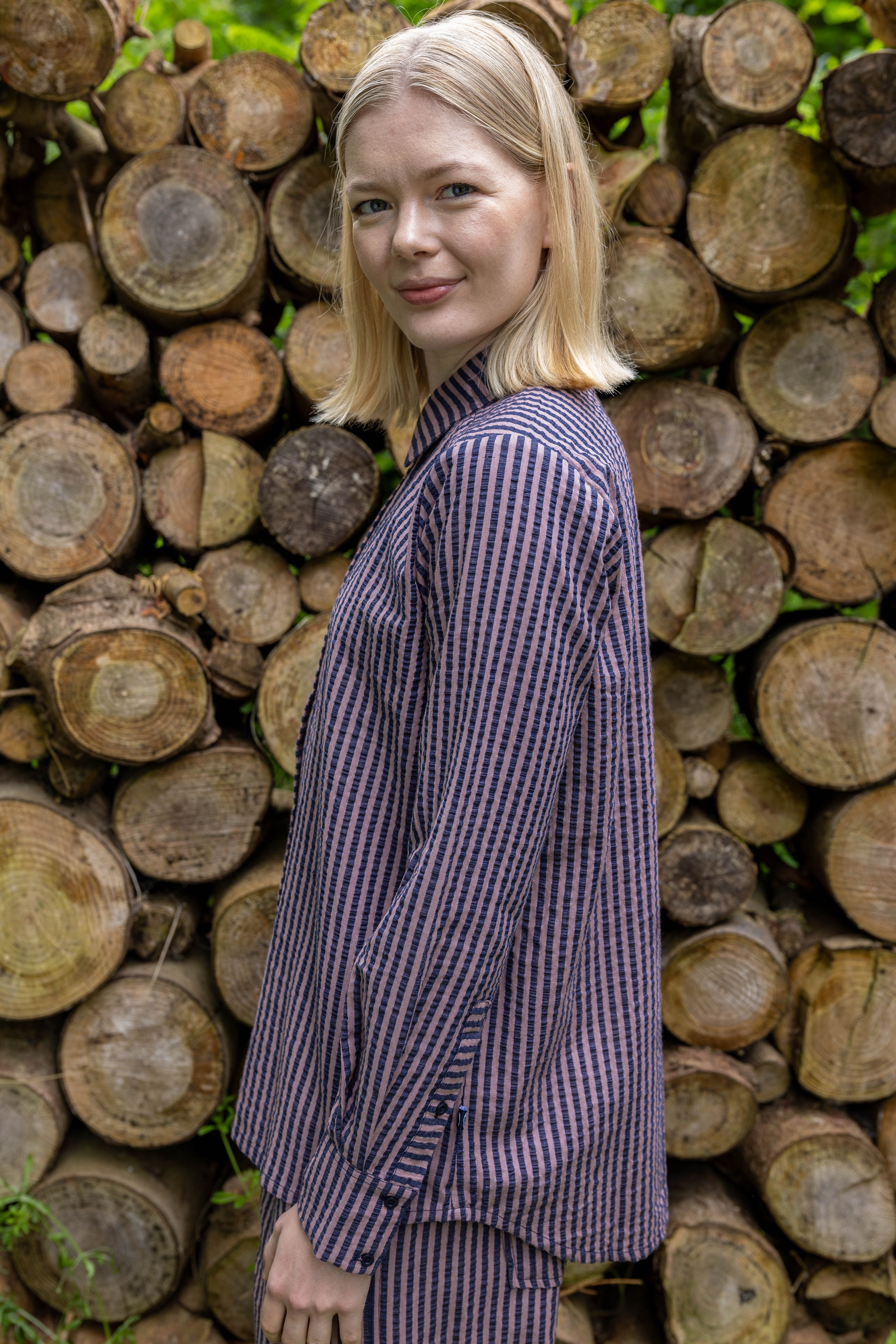 Sød bæk og bølge skjorte med smalle striber til kvinder