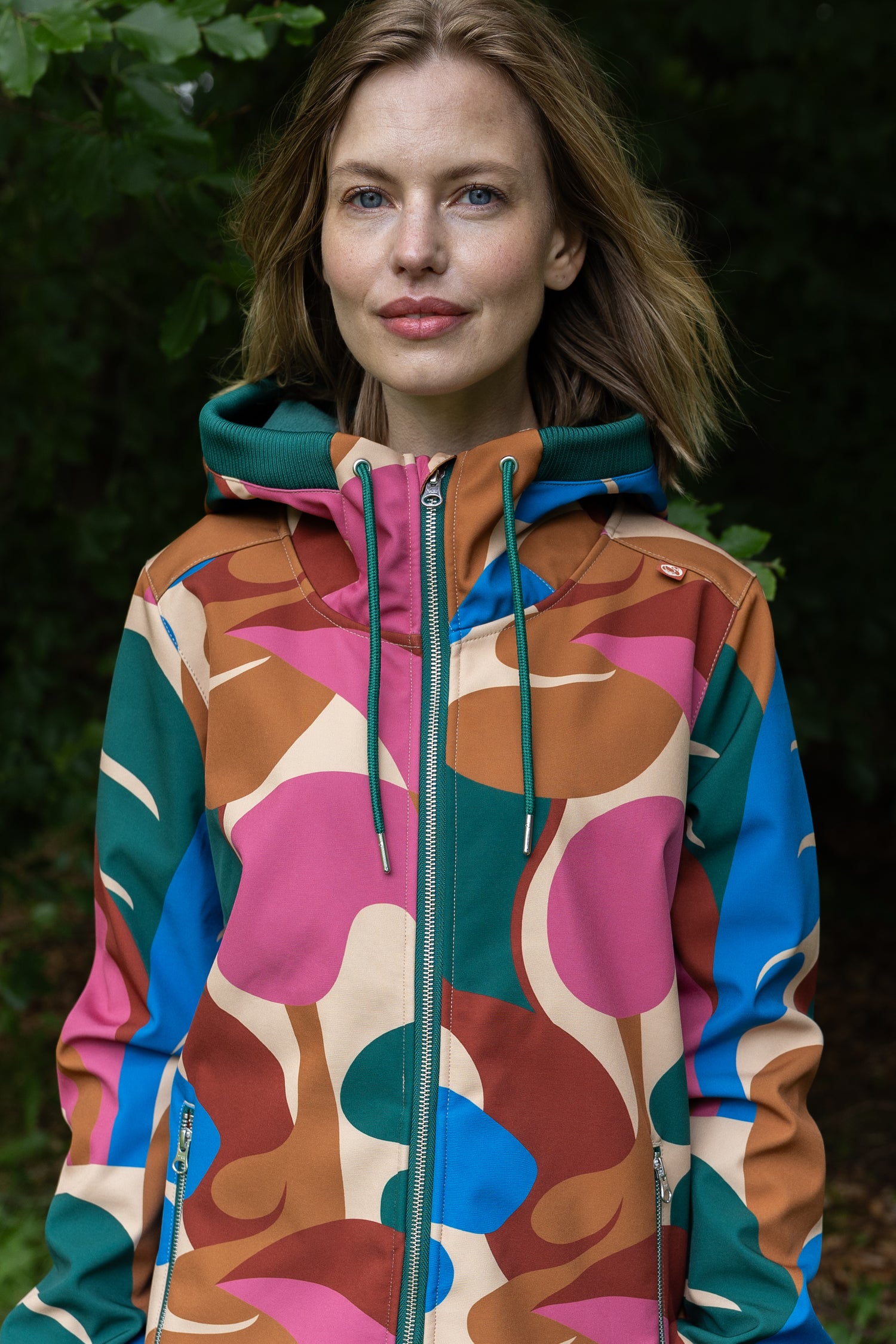 Softshellfrakke i farverigt mønster til kvinder fra Danefæ